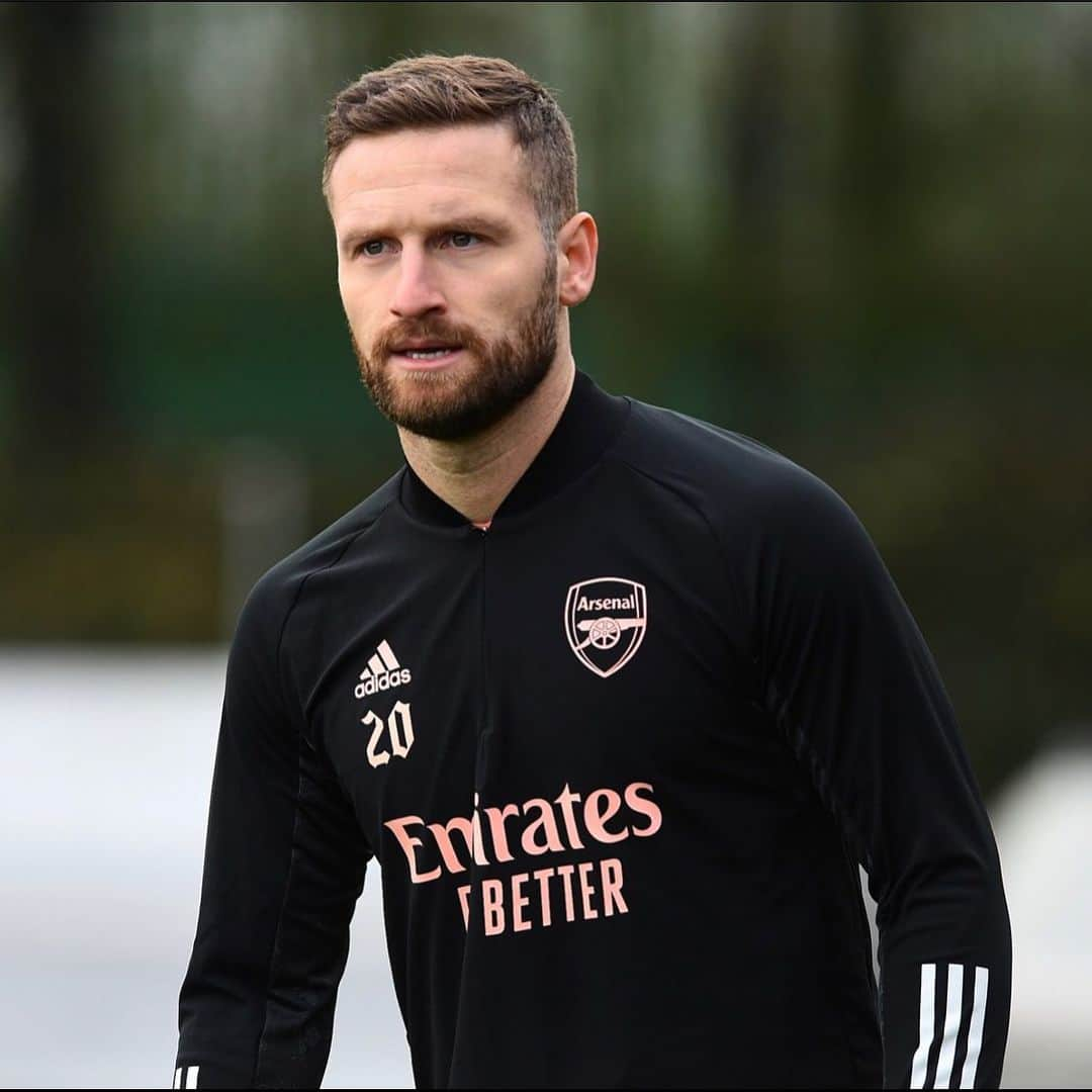 シュコドラン・ムスタフィのインスタグラム：「Prepared, focussed and ready for Dundalk 💯. #UEL bring it on! 👊🏻 #SM20」