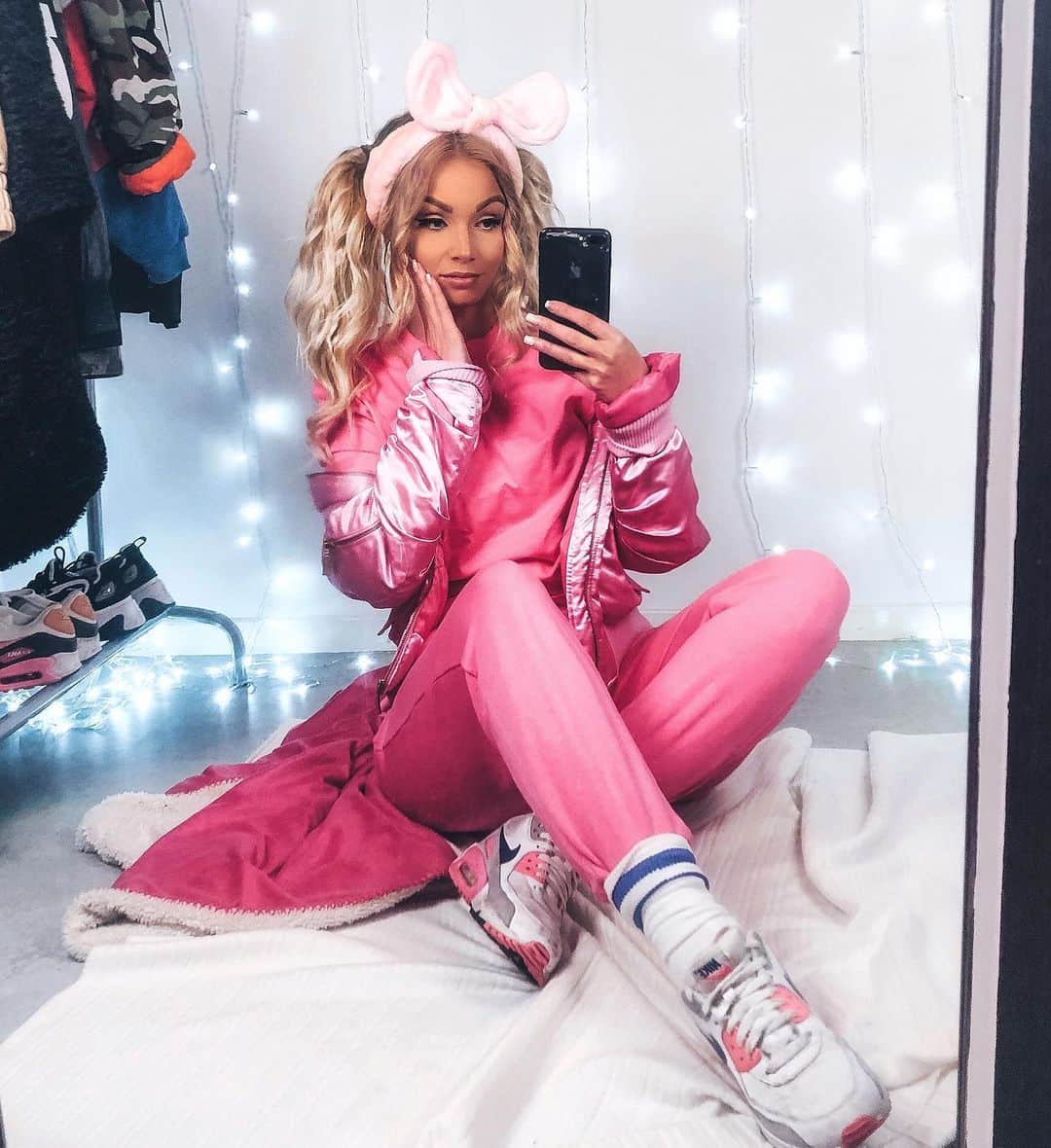Keelaのインスタグラム：「3 or 30? 🤷🏼‍♀️🎀」