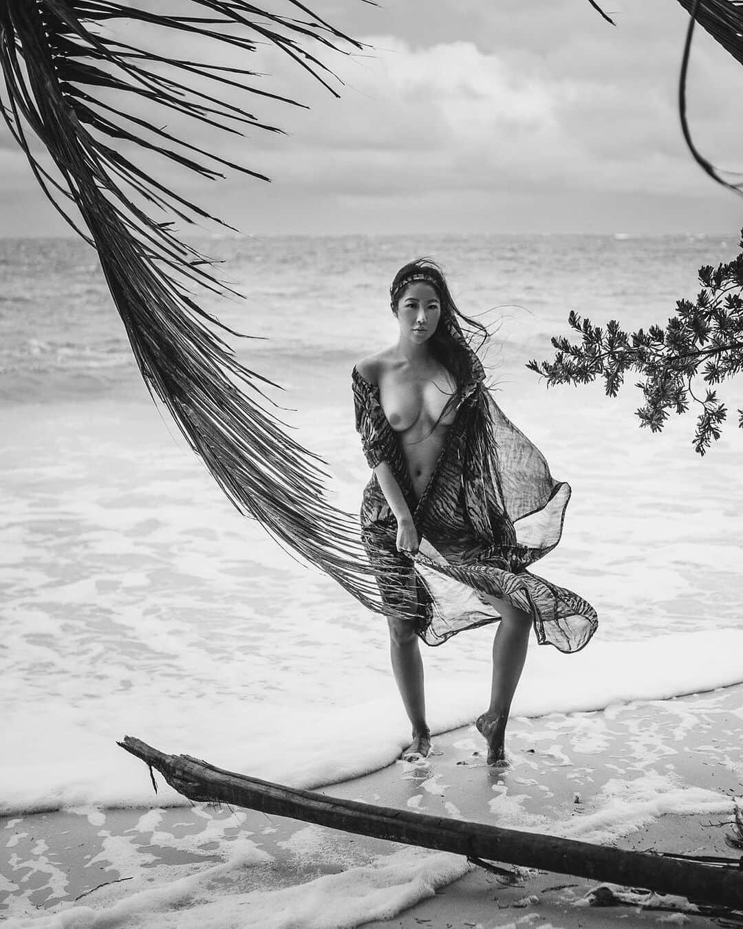 GODDESS OF LOVEのインスタグラム：「Nature is beautiful and healing. The TV is scary and damaging. The matrix is a program to keep us confused, busy, and distracted from what’s really happening...the truth. Just about everything on the television is what is making us sick. Humanity needs to get well. Find the medicine. Take the medicine. Do the work. The medicine is in nature.」