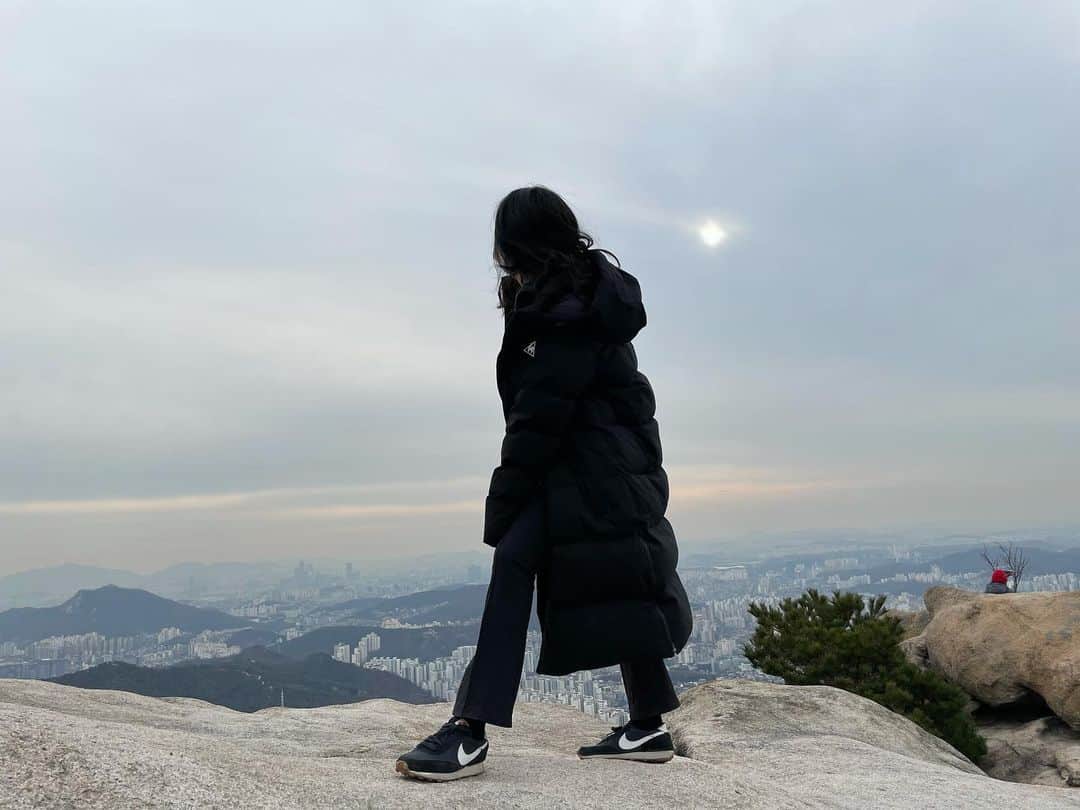 のインスタグラム：「등산했다 헷💜」
