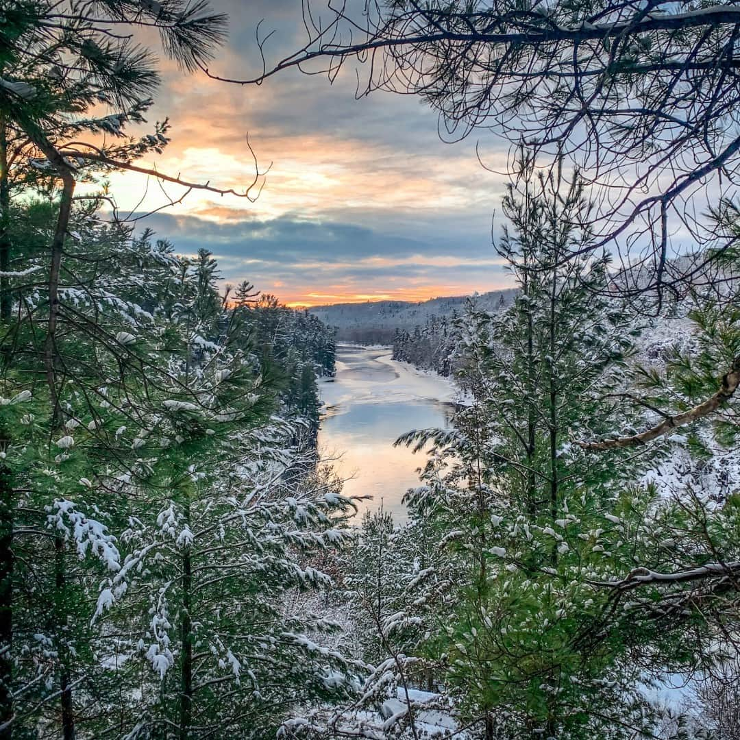 アメリカ内務省さんのインスタグラム写真 - (アメリカ内務省Instagram)「The Saint Croix National Scenic Riverway is one of the country's great hidden gems. For photographer Kate Wright, it's a place to escape and be inspired. Refreshing as a bubbly beverage, the St. Croix and Namekagon #rivers flow through 255 miles of the most scenic and undeveloped country in the Upper #Midwest, winding through #Minnesota and #Wisconsin. Each winter, persistently cold temperatures lead to the thickening of ice on the lakes and river backwaters. The scenic #beauty, recreation and wildlife habitat that this place provides make it a breath of fresh air. Photo courtesy of Kate Wright (@ski.kc). #usinterior #FindYourTrail #FindingPeace #Winter #nationalscenicriverway」12月10日 1時46分 - usinterior