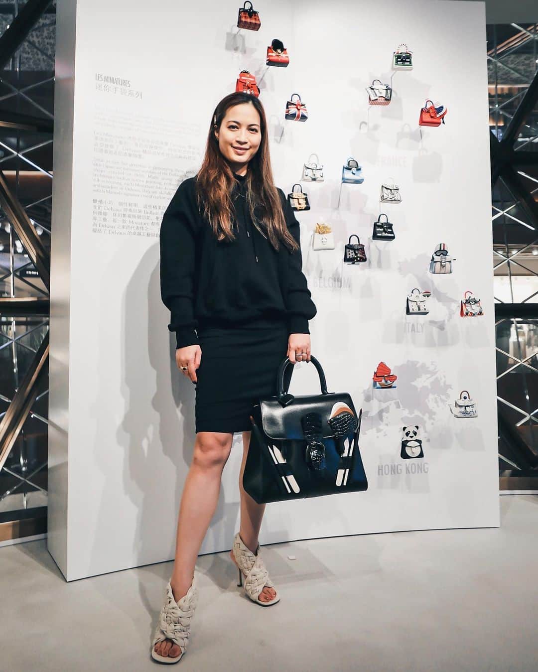 Ruby Kwanさんのインスタグラム写真 - (Ruby KwanInstagram)「@Delvaux #ThisIsNotAMuseum is now happening at @K11MUSEA. 🖤 Swipe to see some of the highlights. Which one is your favourite? 👜 #rougecloset  #Delvaux #Since1829 #FromtheKingdomofBelgium #DelvauxMuseum」12月10日 1時44分 - rougecloset