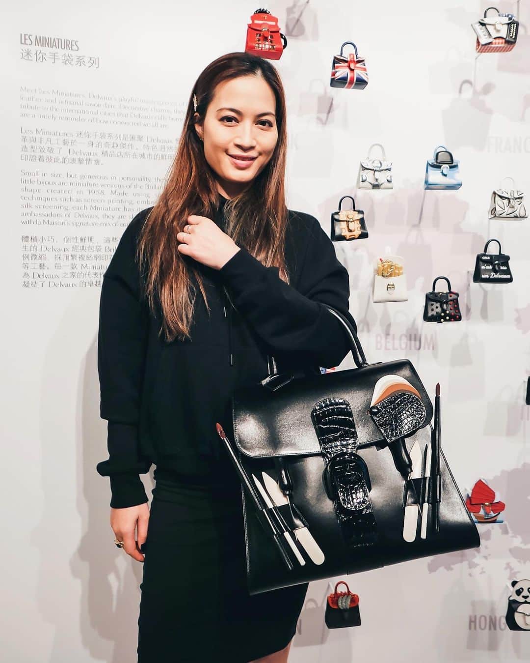 Ruby Kwanのインスタグラム：「@Delvaux #ThisIsNotAMuseum is now happening at @K11MUSEA. 🖤 Swipe to see some of the highlights. Which one is your favourite? 👜 #rougecloset  #Delvaux #Since1829 #FromtheKingdomofBelgium #DelvauxMuseum」