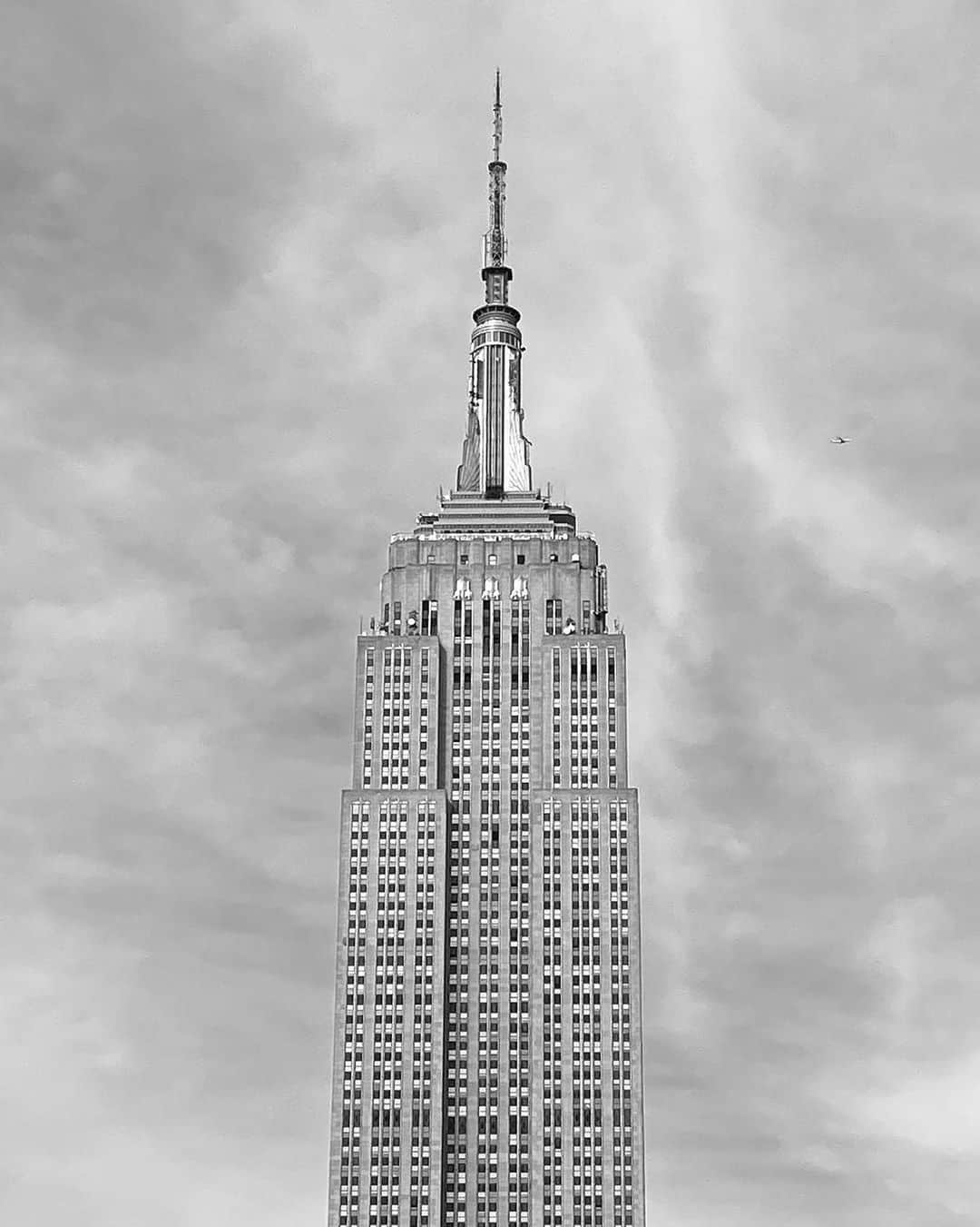 Empire State Buildingさんのインスタグラム写真 - (Empire State BuildingInstagram)「Ready, set, REEL! 🤩  ⠀⠀⠀⠀⠀⠀⠀⠀⠀  Win $1000 just for posting a Reel of the #EmpireStateBuilding, or an aspect of the experience! 💸  ⠀⠀⠀⠀⠀⠀⠀⠀⠀  ⭐️ TO ENTER: Just post your Reel here with us tagged in the caption & DM it to us! Make sure to include #MyReelESB & #contest in the caption too! ⭐️  ⠀⠀⠀⠀⠀⠀⠀⠀⠀  Tap bio link for full rules. Open to non-CA USA residents only, 18+ or older where applicable.  ⠀⠀⠀⠀⠀⠀⠀⠀⠀  📷: @liane_cavell」12月10日 7時27分 - empirestatebldg