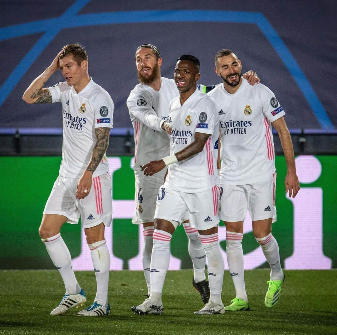 ヴィニシウス・ジュニオールさんのインスタグラム写真 - (ヴィニシウス・ジュニオールInstagram)「Vamoooooos equipo!! Partidazo y a octavos!! Esto es el Madrid! 💪🏾🤍  Well done lads!!! Great performance and into last 16!! This is Real Madrid! 💪🏾🤍」12月10日 7時21分 - vinijr