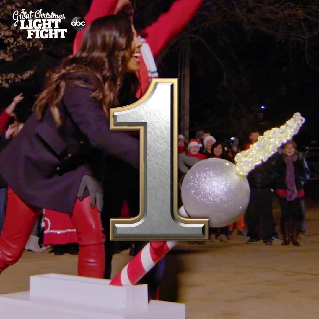 アメリカン・ブロードキャスティング・カンパニーのインスタグラム：「BRING OUT YOUR LIGHTS it's time for @thegreatchristmaslightfight premiere tonight at 8|7c on ABC. #LightFight」