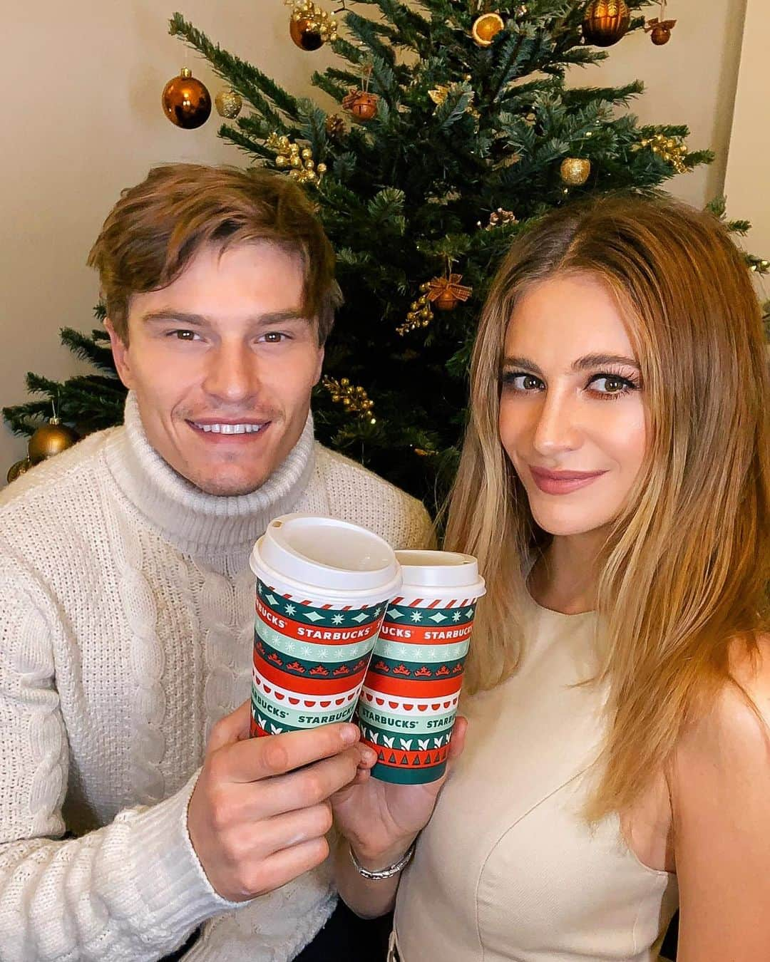 ピクシー・ロットさんのインスタグラム写真 - (ピクシー・ロットInstagram)「With @starbucksuk and @ubereats_uk, you're able to gift a loved one a coffee this winter ❄️ @oliver_cheshire has shared one with me this morning - the perfect way to start the day!⁣ ⁣ Send a coffee to a loved one this winter, using #RedCupReason! #ad」12月10日 2時00分 - pixielott