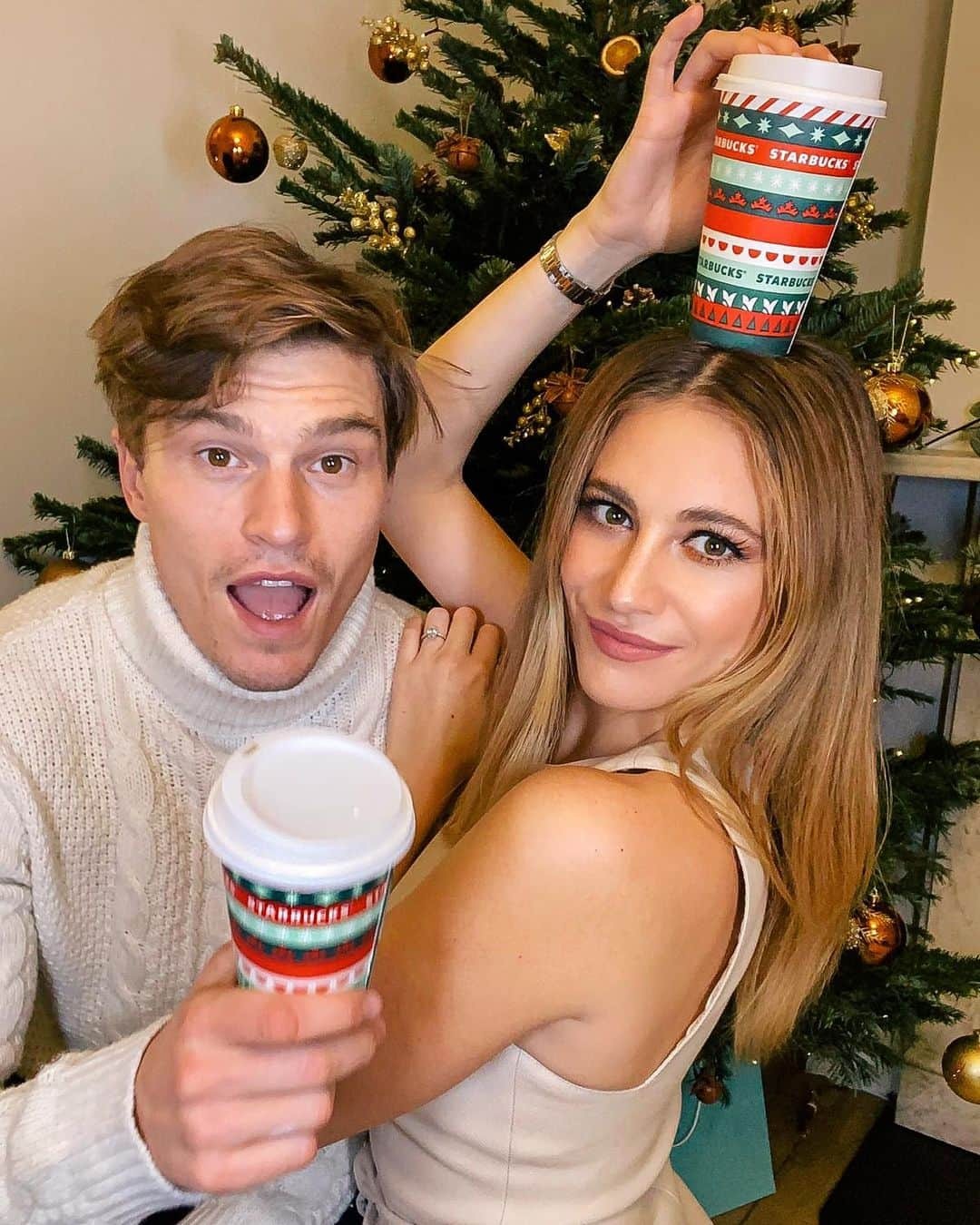 ピクシー・ロットさんのインスタグラム写真 - (ピクシー・ロットInstagram)「With @starbucksuk and @ubereats_uk, you're able to gift a loved one a coffee this winter ❄️ @oliver_cheshire has shared one with me this morning - the perfect way to start the day!⁣ ⁣ Send a coffee to a loved one this winter, using #RedCupReason! #ad」12月10日 2時00分 - pixielott