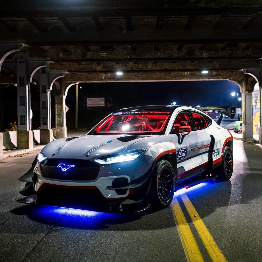 Fordさんのインスタグラム写真 - (FordInstagram)「Own the night with 1,400 all-electric horsepower.​ .​ #Ford #FordMustang #MustangMachE #MachE #MachE1400​ . ​ Prototype model shown. Modified for racing. Professional driver with special safety equipment. Closed course. Do not attempt. Based on manufacturer calculation using computer engineering simulations.」12月10日 2時00分 - ford