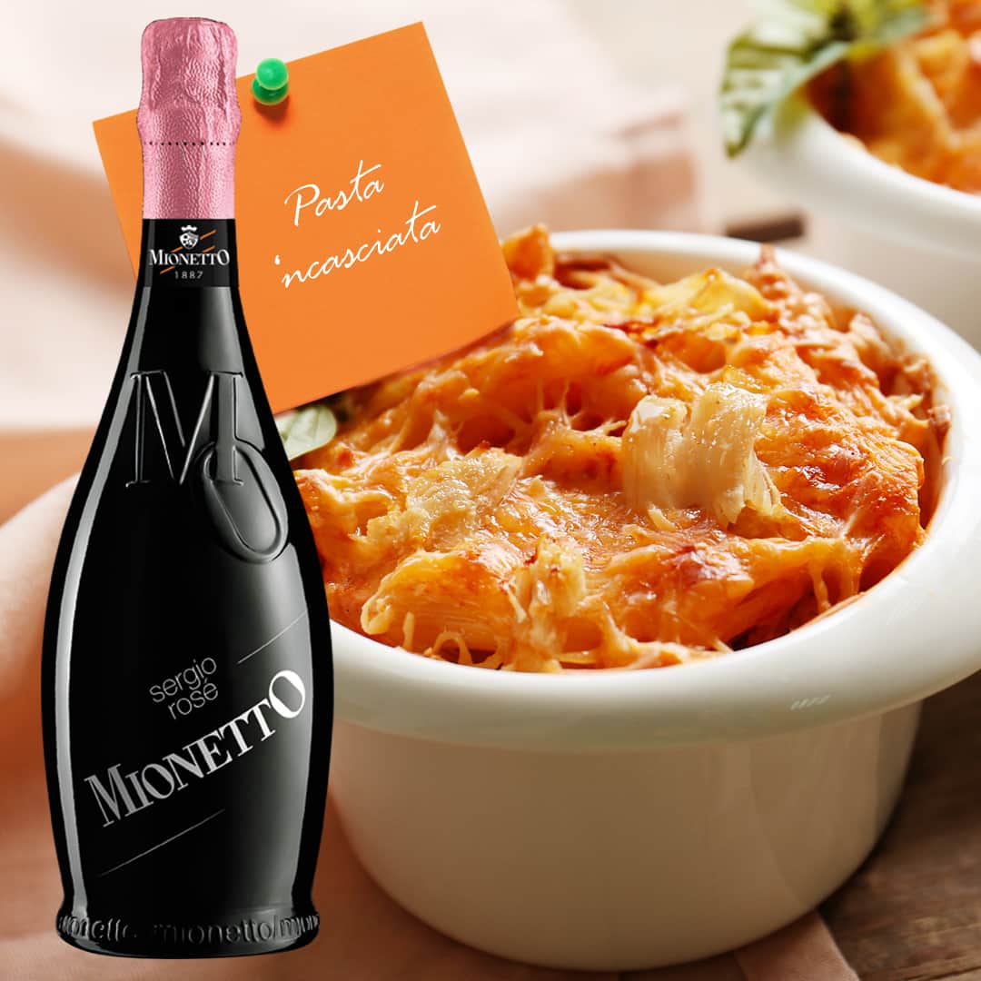 Mionetto Proseccoのインスタグラム：「Nella solare Sicilia, a Natale si prepara la pasta ‘ncasciata...un tripudio di sapore!⁣ Vuoi provarla? Clicca sul link in Bio e scopri la ricetta 🍽🥂🍾 #mionettoprosecco #mionettoinsieme⁣ Bevi Mionetto responsabilmente」