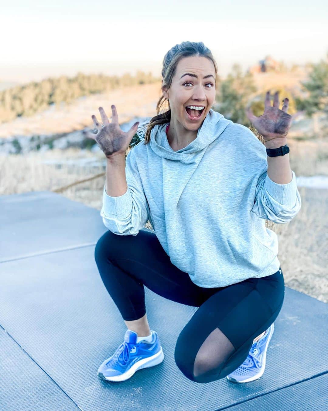 Camille Leblanc-Bazinetさんのインスタグラム写真 - (Camille Leblanc-BazinetInstagram)「Ladies and gentleman, I want you to tell me… what is the worst experience you have had at a gym?  I love our #ferocecommunity because it is the most uplifting empowering community, I’ve been part of. While creating feroce, I wanted to create an environment where everyone feels accepted and challenged to show themselves and feel comfortable and cared for. Everyone shares their life experience and we all help each other stay accountable and get through it. The more our community grows the more amaze I am with the willingness of our clients to share their story and show themselves. It warms my heart to know that we’ve built a safe space for everyone to feel welcome, heard and care for.  I’ve had some of the worst experience ever in some gym with some awful bitter coaches and environment.  If you are someone who stop your fitness journey because of a bad experience or someone made you feel bad, know that you just haven’t found your family and I am so sorry. Keep looking and keep trying. The right community exist, and the right coach exist to.  Get your hand dirty and get back out there.  Or join us because we are awesome haha  Now comment 👎 and let me know your story!」12月10日 2時02分 - camillelbaz