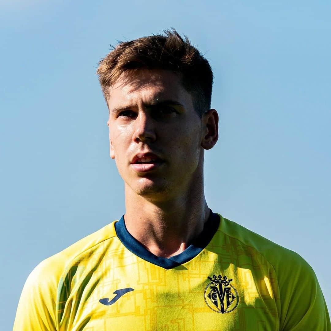 ビジャレアルCFのインスタグラム：「📸 @juanfoyth 🇦🇷 . #Villarreal #futbol #football #soccer #laliga」