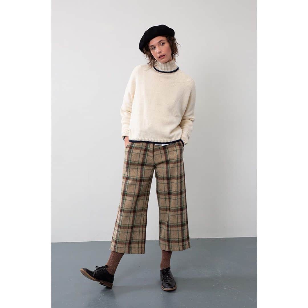 キャベジズ&ローゼズのインスタグラム：「Granita trousers in the most splendid green & cream check. Pair with a cosy Joliff sweater to complete. 💚🤍💚🤍 @christina_strutt @scottlongjphoto @cabbagesandroses_shop @brutonhighstreet #britishwool #delph #britishfashion #cabbagesandroses #cabbagesandrosesfashion #winterwarmer #shopindependent #shoplocal #slowfashion #ethicalfashion #ethicallymade #somerset #madewithlove」
