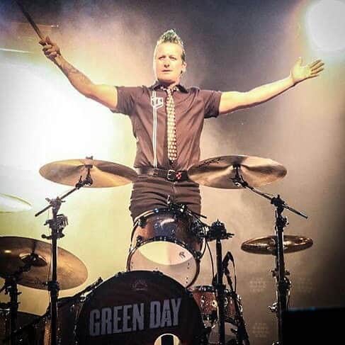 のインスタグラム：「it’s somebody’s birthday!   #worldsmostdangerousdrummer @trecool」