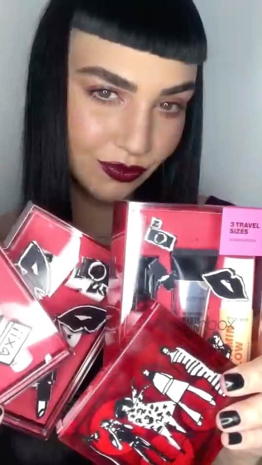 Smashboxのインスタグラム：「The perfect holiday look doesn’t exis– 😮」
