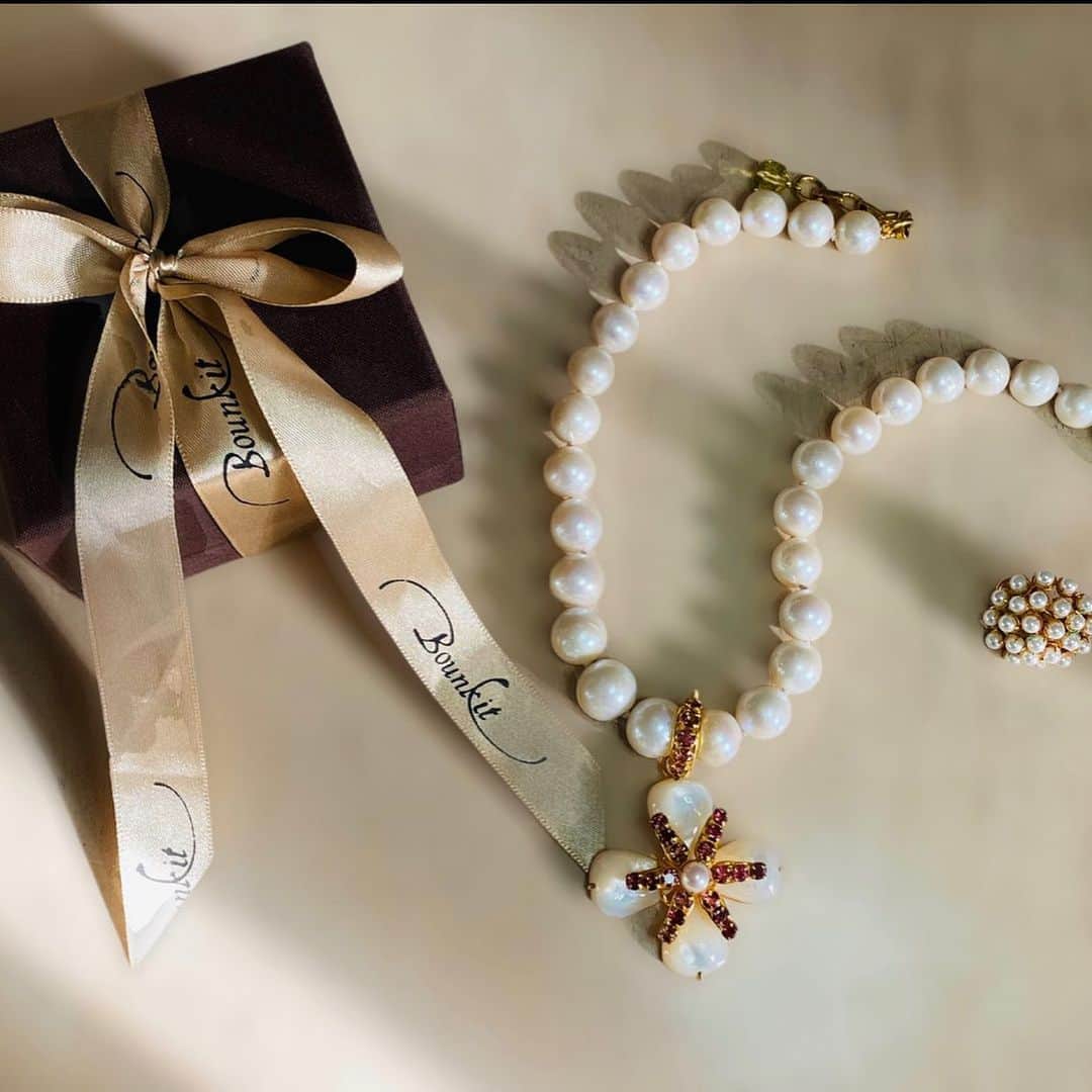 のインスタグラム：「Pearls are always a good choice ! . . . . . . #pendant #akoyapearls #versatilejewelry #necklace #bespoke #handmade #giftideas #pearls」