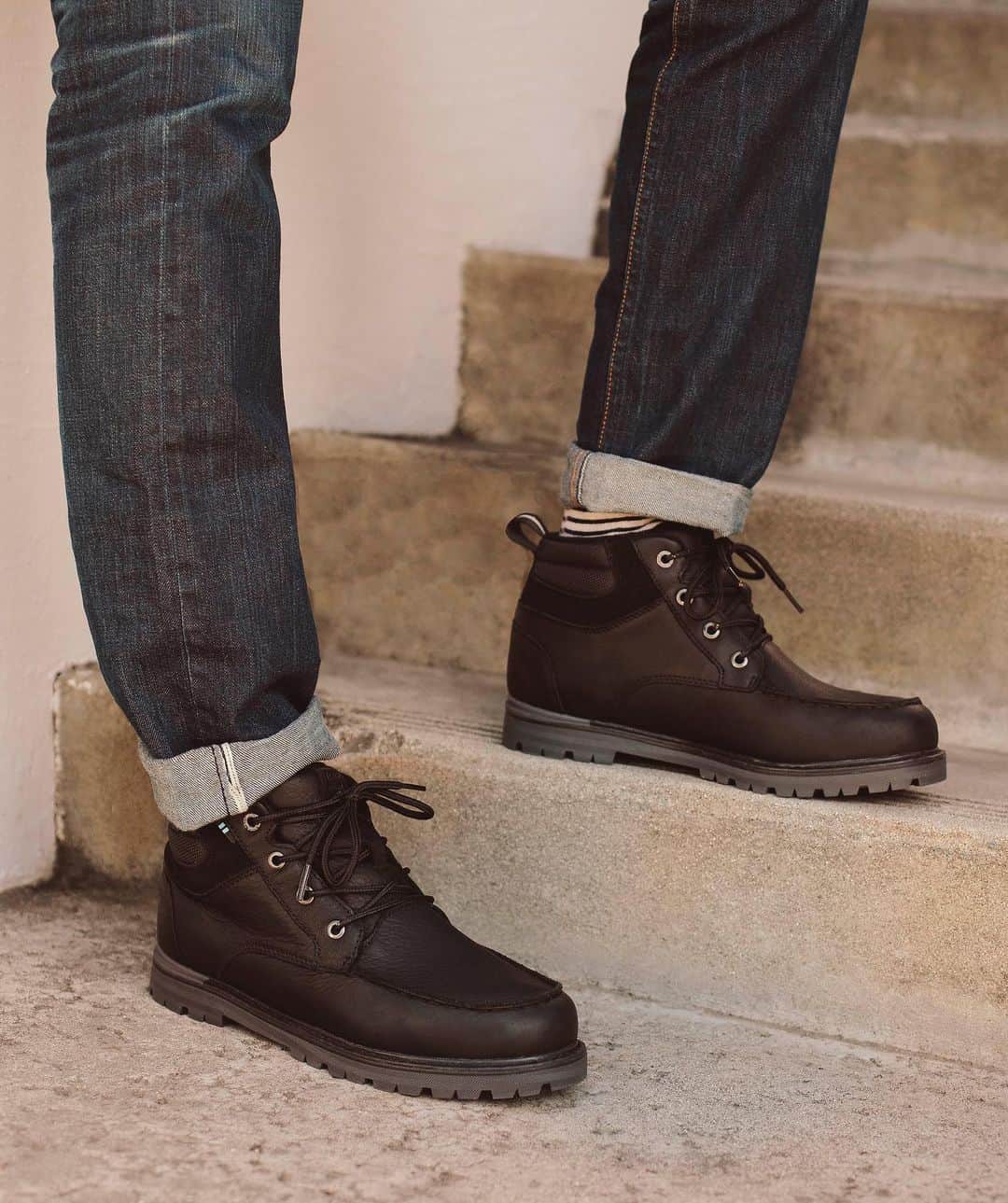 トムズシューズのインスタグラム：「Up your impact in the Hawthorne, also known as the perfect boot for any occasion.」