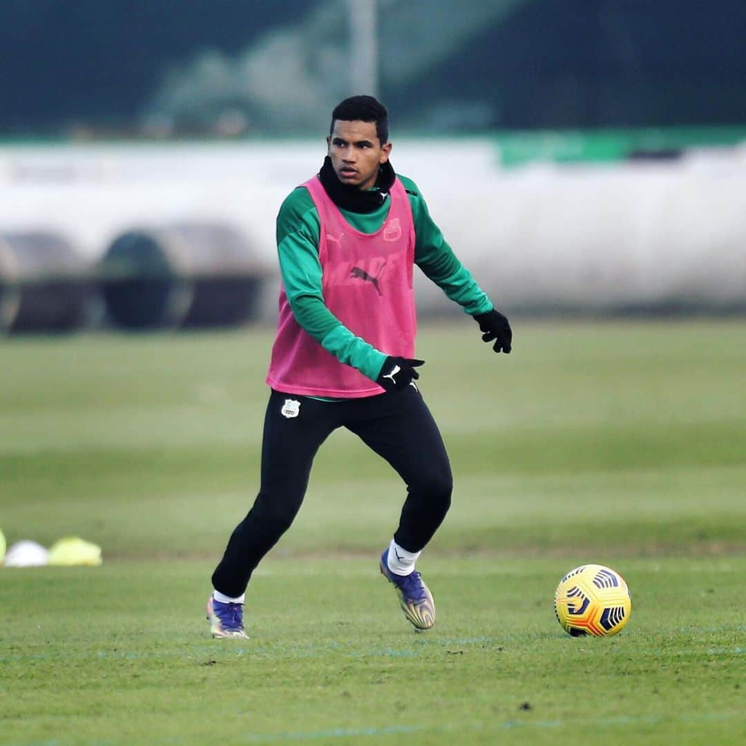 USサッスオーロ・カルチョさんのインスタグラム写真 - (USサッスオーロ・カルチョInstagram)「Focused 👊💪🖤💚 🔜 #SassuoloBenevento  #MapeiFootballCenter #Sassuolo #Neroverdi #Ferrari #Magnanelli #Rogerio #Kyriakopoulos #Peluso #SassuoloCalcio #ForzaSasol」12月10日 2時28分 - sassuolocalcio