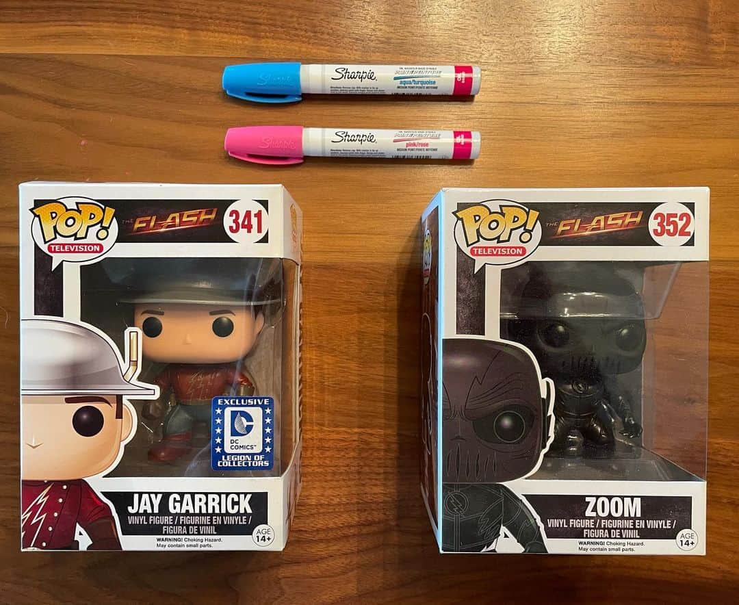 テディ・シアーズのインスタグラム：「🚨Pop Drop 2020 🚨 4 days left to grab a Zoom or Garrick Pop. Link in bio (then scroll down to find ‘em). A portion of the sales will be going to @stjude to help children treat and beat cancer.  Thanks to everyone who tuned in to the @wizardworld event last Sunday. Such good fun. If you missed it there’s a restream today on WW’s various channels. “Merry Christmas” -Zoom」