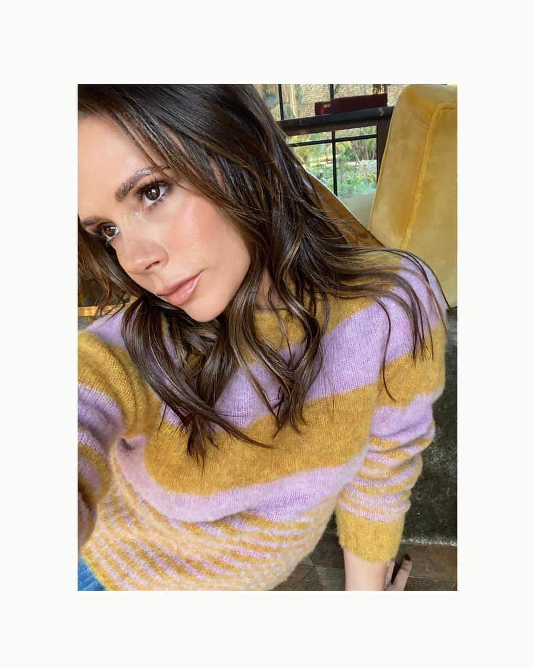 ヴィクトリアベッカムさんのインスタグラム写真 - (ヴィクトリアベッカムInstagram)「So in love with our new Shetland wool knits. They’re so soft, easy to wear and have a cropped cut that is super flattering.   You can get our embroidery service on these pieces and add your initials to the sleeve. It’s only available for this week so make the most of it while it’s there! Such a great idea for a present! x vb」12月10日 2時32分 - victoriabeckham