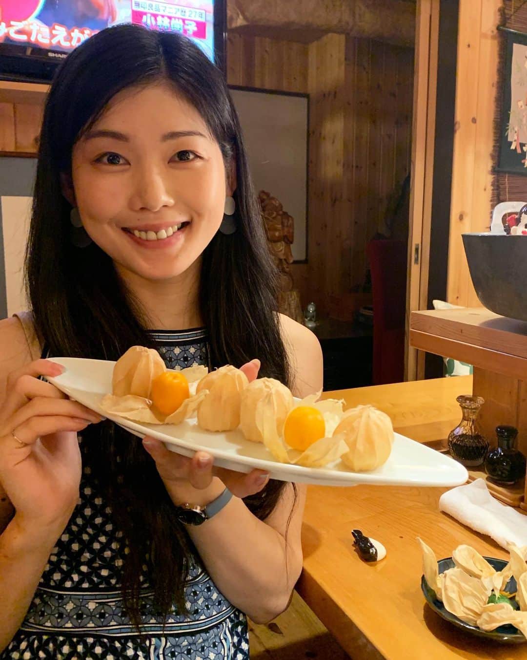 田中セシルのインスタグラム：「* お誕生日に頂いたごちそう♡ #ほおずき  ほおずきが食べたいって言ったら、ほおずきって食べれるの？って聞かれましたが、ほおずきってとっても美味しいんだよ！！！ って全国の皆様にお伝えしたい✨ オレンジとトマトとパッションフルーツの間みたいな味がするんだよ😆☀️ たくさん用意してくださっていたので、お代わりまでしちゃいました！こんなにたくさんほおずきをほおばれるなんて思ってもいなかったので幸せすぎました😍  #お誕生日ディナー #お誕生日のごちそう #食用ほおずき #ほおずきの美味しさを知ってほしい  #ホオズキ #ほおずき好き #ホオズキ好き #ほおずき好きな人と繋がりたい  #名古屋 #星ヶ丘 #酒楽久 #セシルの大好物 #myfavoritefood #myfave」