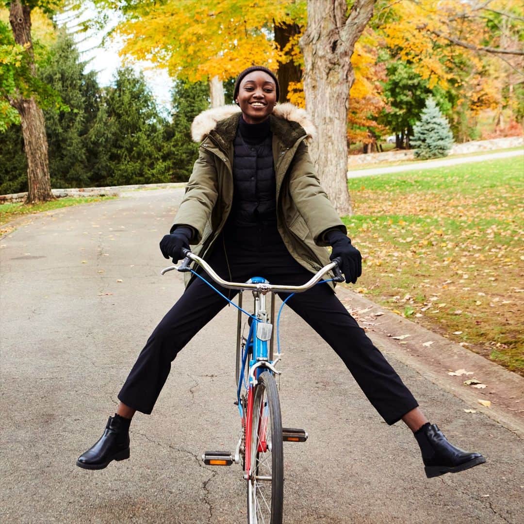 UNIQLO UKのインスタグラム：「Working to capture and retain your natural body heat, HEATTECH makes warmth a priority every time.  #Uniqlo #LifeWear #UniqloLifeWear」