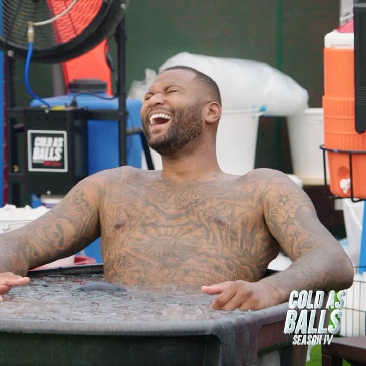 デマーカス・カズンズのインスタグラム：「Thanks for having me on #ColdasBallsS4, but damn @KevinHart4Real, why you gotta make me sit in a tub your size? Full episode out now on @LOLNetwork's Youtube channel @obb」