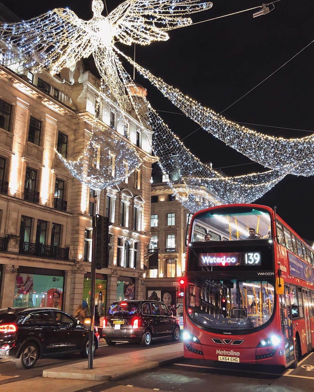 Seyda♥ Travel & Natureのインスタグラム：「Christmas @ #regentstreet 🇬🇧 #london ☎️ 🚌 #seydauk」
