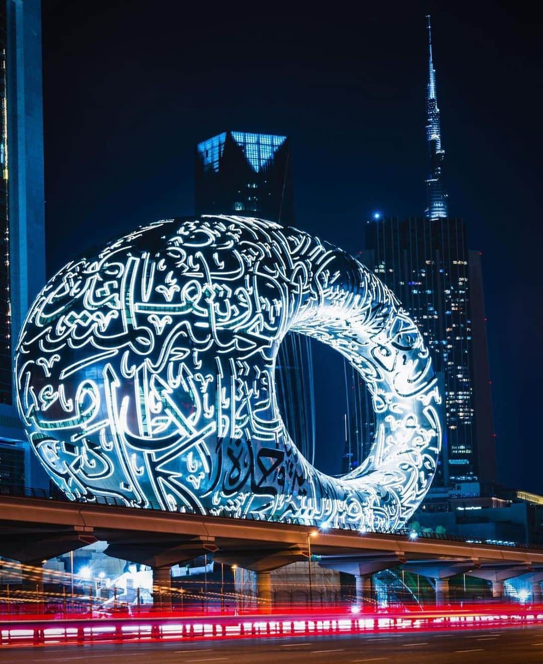ドバイのインスタグラム：「The Future is here #Dubai 📷:@essa1010」