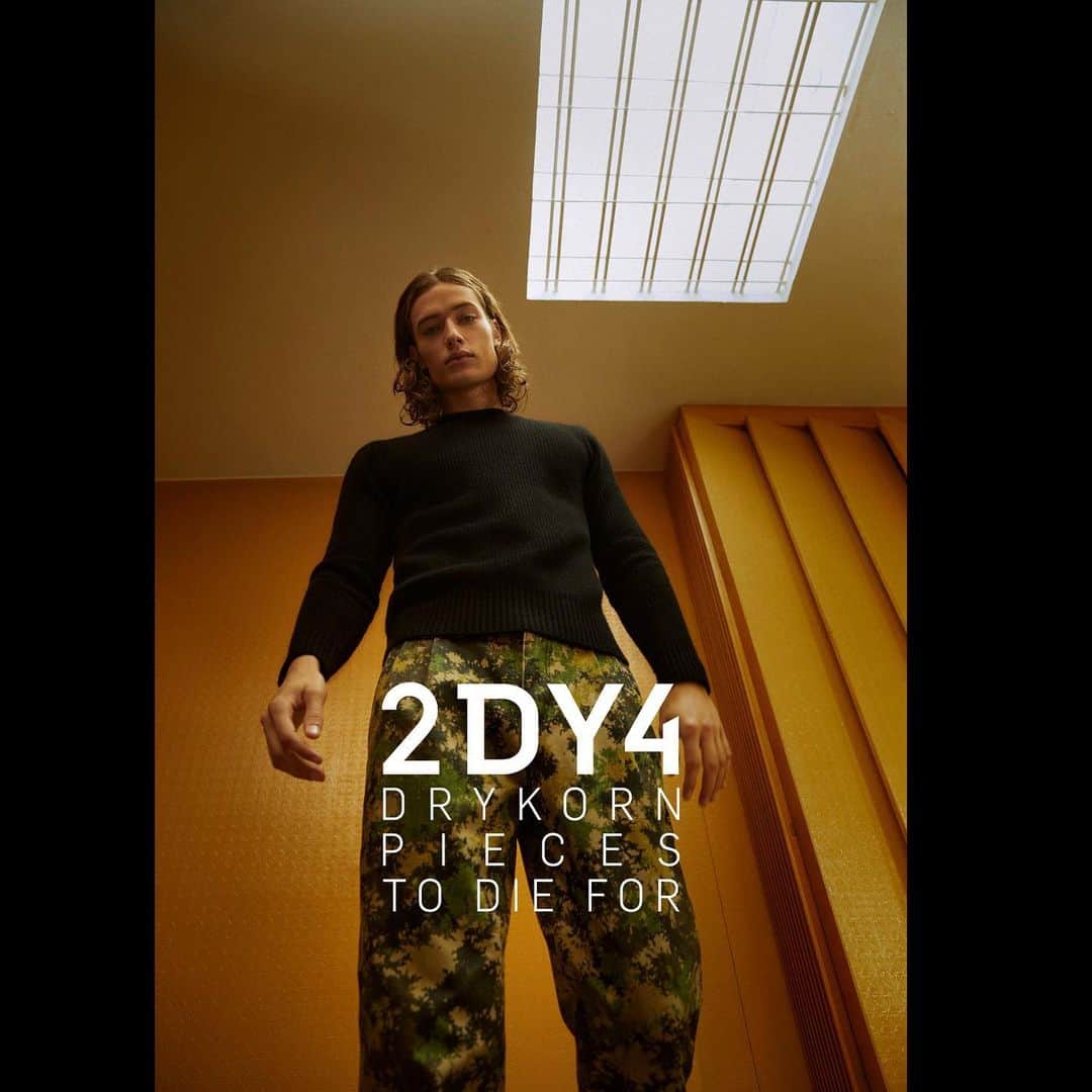 のインスタグラム：「⁠2DY4 - as in ‘to die for’ - is DRYKORNs new creative lab. Here we have room to go absolutely bold and chase after new ideas. ⁠⠀ ⁠⠀ ⁠⠀ #2DY4 #drykorn #stylebop #theluxurywaytoshop #highfashion #luxuryfashion #newcollection」