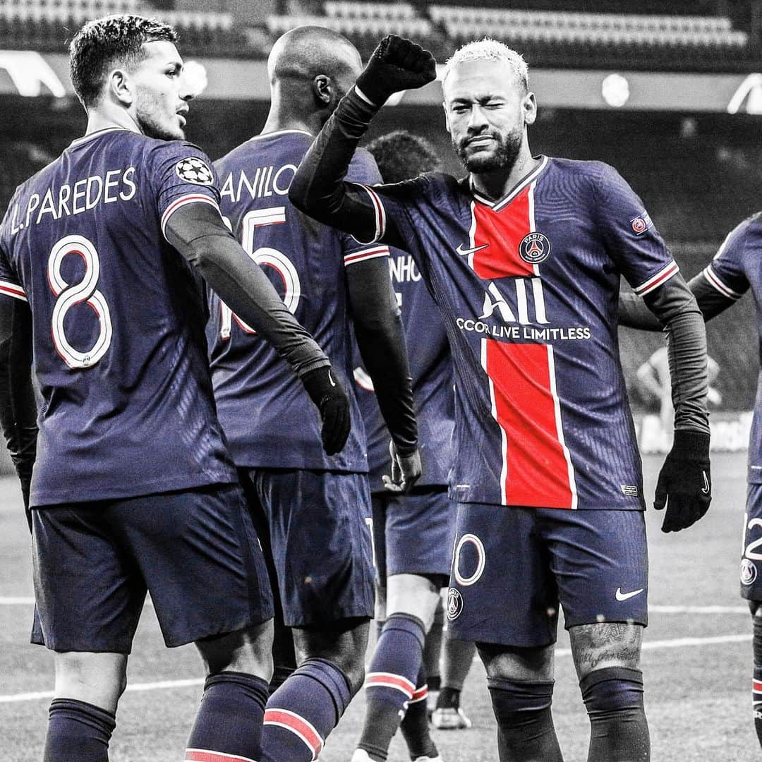 パリ・サンジェルマンFCさんのインスタグラム写真 - (パリ・サンジェルマンFCInstagram)「What a start! 🔥💪🏽 ⏸ Half-time/Mi-temps . #ParisSaintGermain 3️⃣-0️⃣ #IstanbulBasaksehir ⚽️ @neymarjr 21’, 28’ ⚽️ @k.mbappe 42’ . #PSGIBFK #UCL #NoToRacism #NeymarJr #PSG #Paris #ICICESTPARIS #AllezParis」12月10日 3時36分 - psg