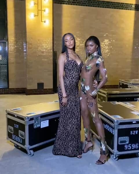 のインスタグラム：「Catch me and @leomieanderson  tonight presenting  @MOBOAwards at 19.00 GMT on @YouTube & 22:45 on @bbc #MOBOAwards .......you  really can’t take us no where! 😭🤣😭」