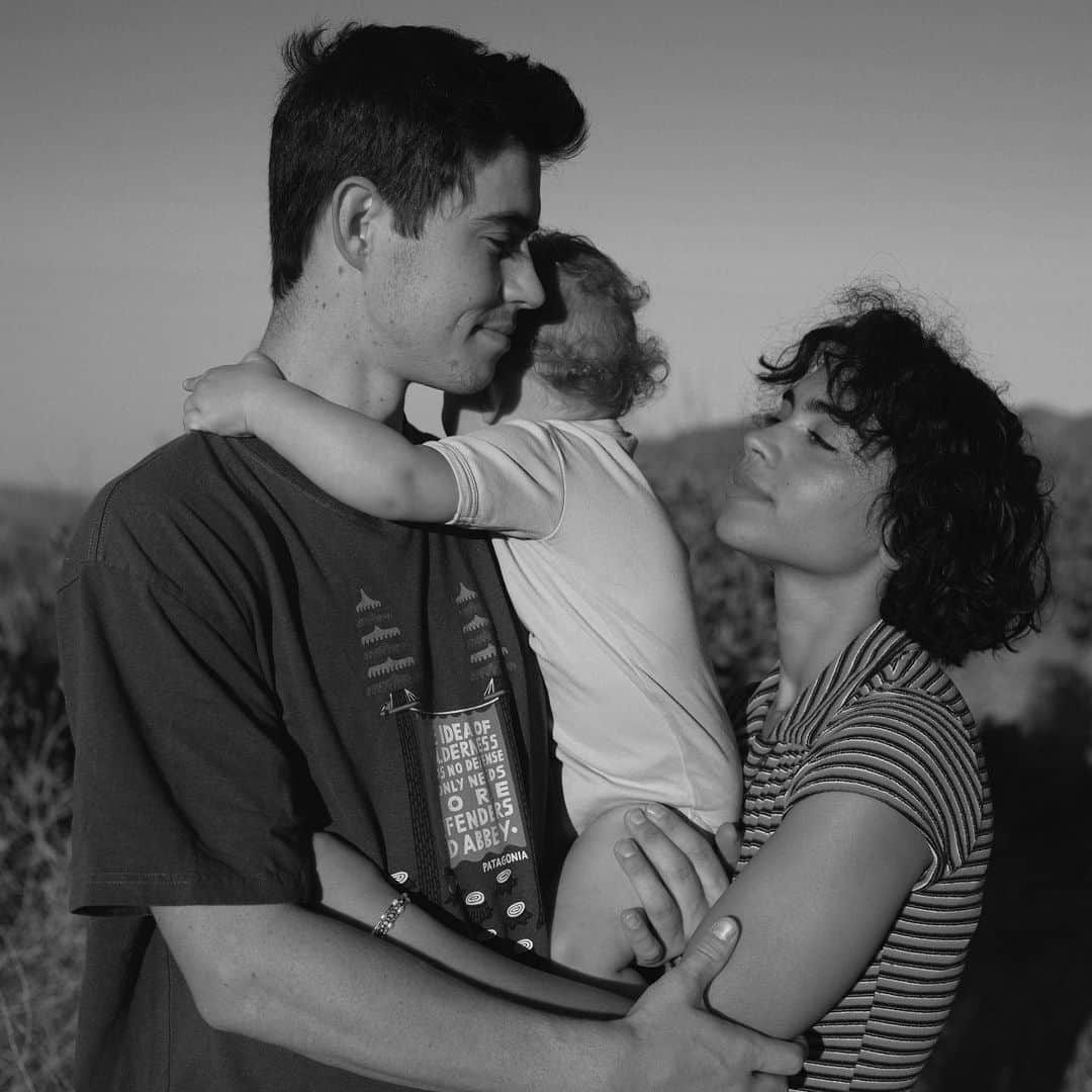 のインスタグラム：「It’s not what you have in life, but who you have in your life that matters 🖤」