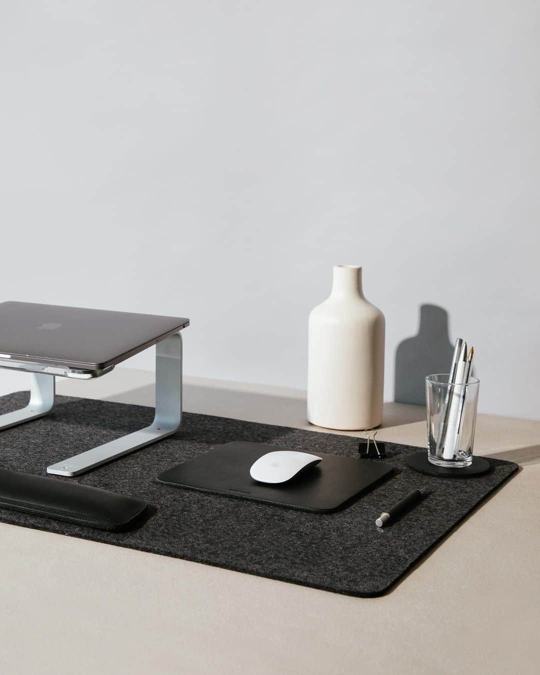 のインスタグラム：「Most of us have been working from home for quite some time now, and as stay at home orders continue, from us to you - it’s really time to step up your makeshift desk game. We’re so excited to show you our all new desk pad, wrist rest, and mousepad made to not only elevate your space, but also to save you from carpal tunnel. Pair with a Zabuton seat pad and you’ll be all set. Tap to shop 👆」