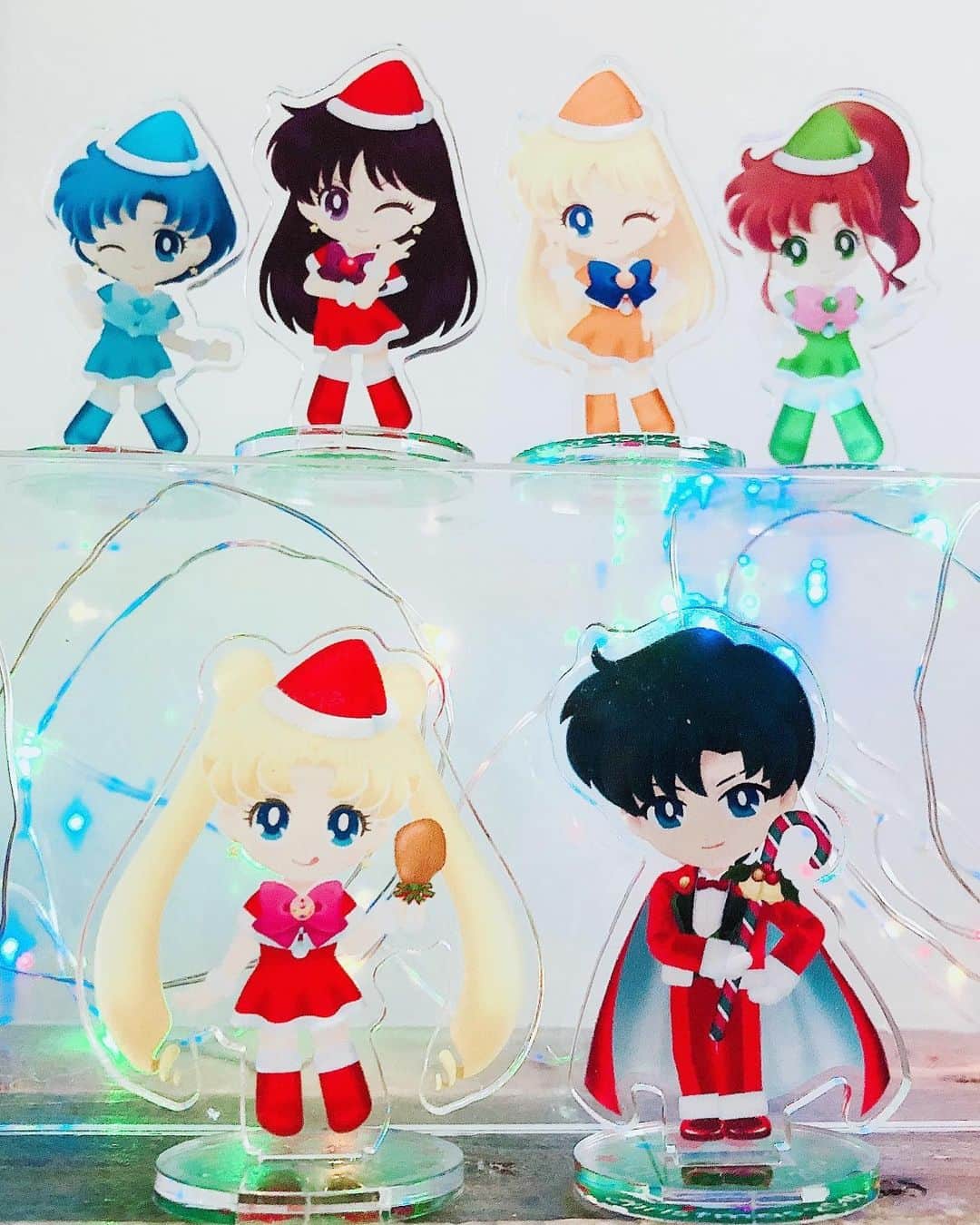 Sailor Moonさんのインスタグラム写真 - (Sailor MoonInstagram)「✨🌙 Finally pulling out all my Sailor Moon Christmas decorations! My lovely sister @sailormoonkawaiicrafts picked these up for me last year! 🌙✨  #sailormoon #セーラームーン　#christmas #figures #sailormoonstore」12月10日 4時36分 - sailormoon_sc
