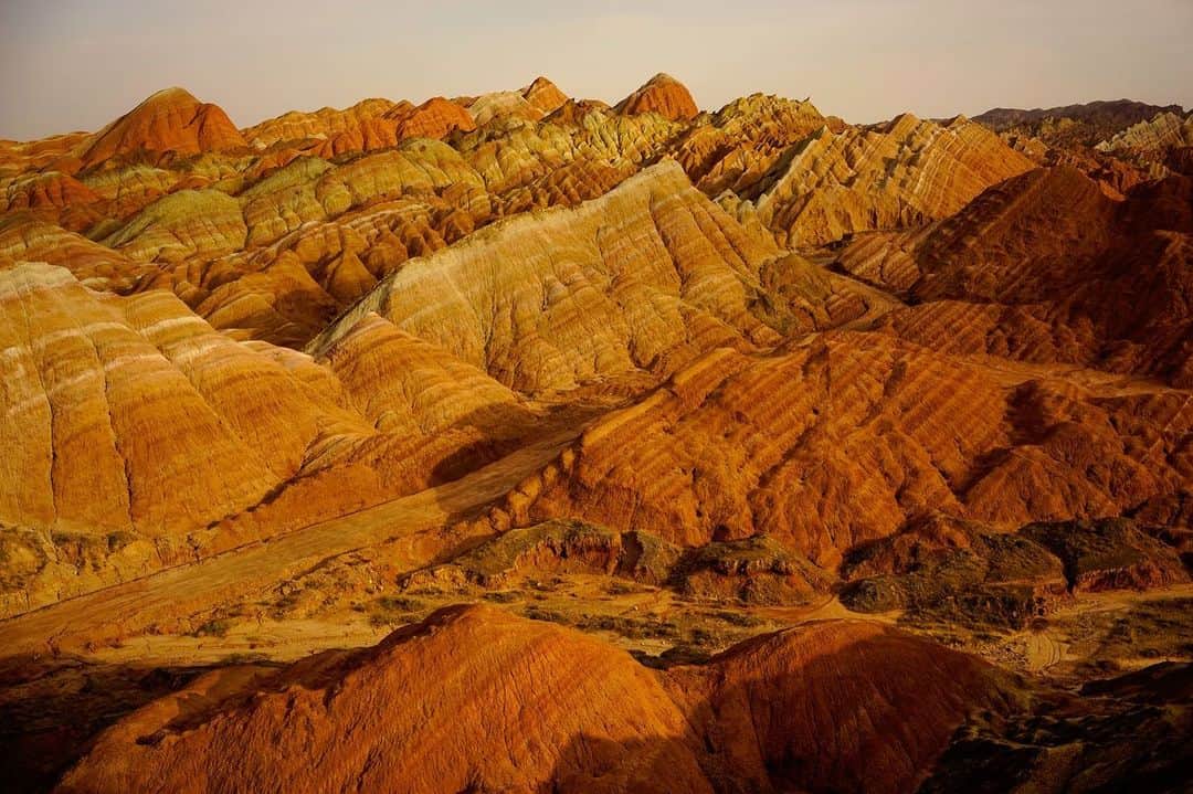 National Geographic Travelさんのインスタグラム写真 - (National Geographic TravelInstagram)「Photos by Michael Yamashita @yamashitaphoto / Recognize these mountains? The Zhangye Danxia Landform Geological Park, which is best known for the Rainbow Mountains, was used as a backdrop in Disney’s new feature film, Mulan. These Technicolor peaks, often overphotoshopped by overzealous color photographers, can be found in Gansu Province along the real Silk Road, where most of the movie’s action takes place. Disney showcases some of the most photogenic landscapes in China. #mulandisney #zhangyedanxia #silkroad #rainbowmountain  The Walt Disney Company is majority owner of National Geographic Partners.」12月10日 4時38分 - natgeotravel