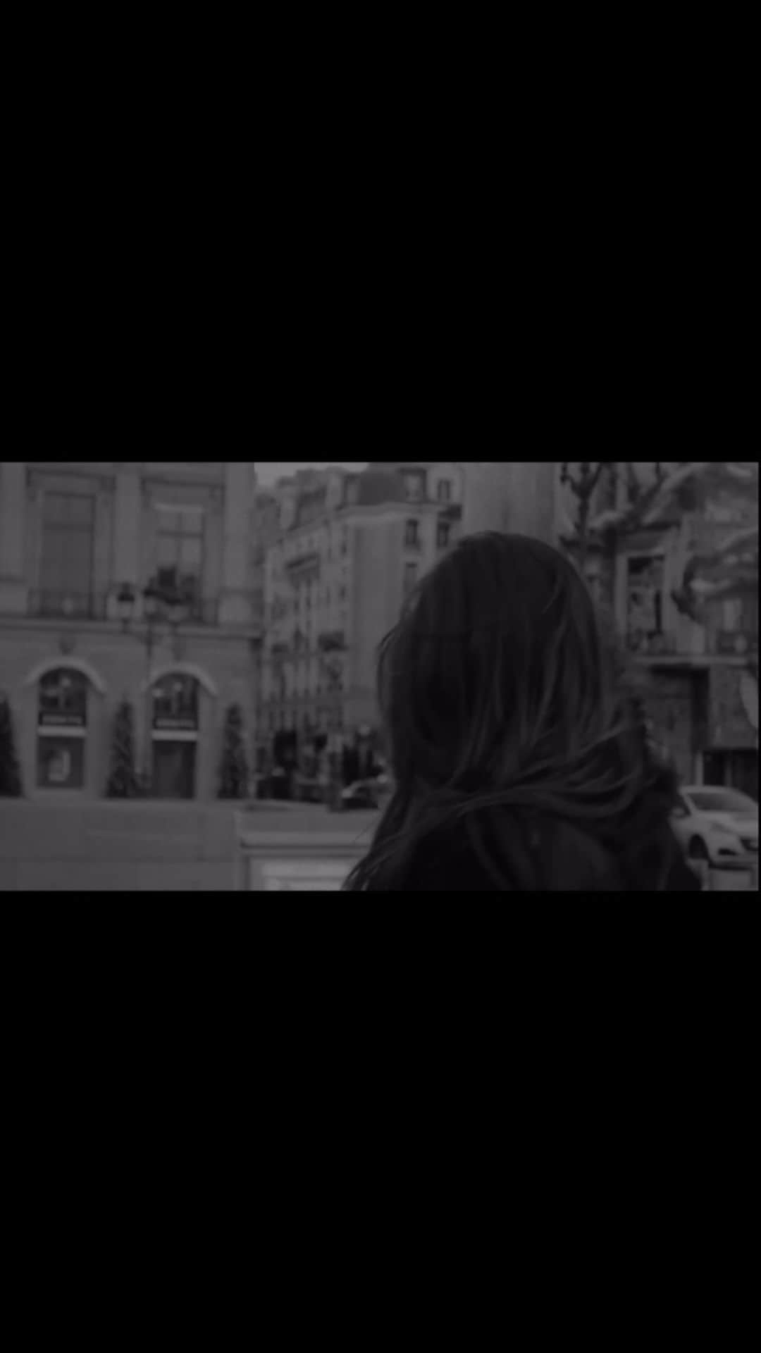 デシレ・コルデロ・フェレールのインスタグラム：「Hace justo 3 años con mi querido @bymannyroman 💛 #paris #bymannyroman  Haces magia siempre amigo 💫」