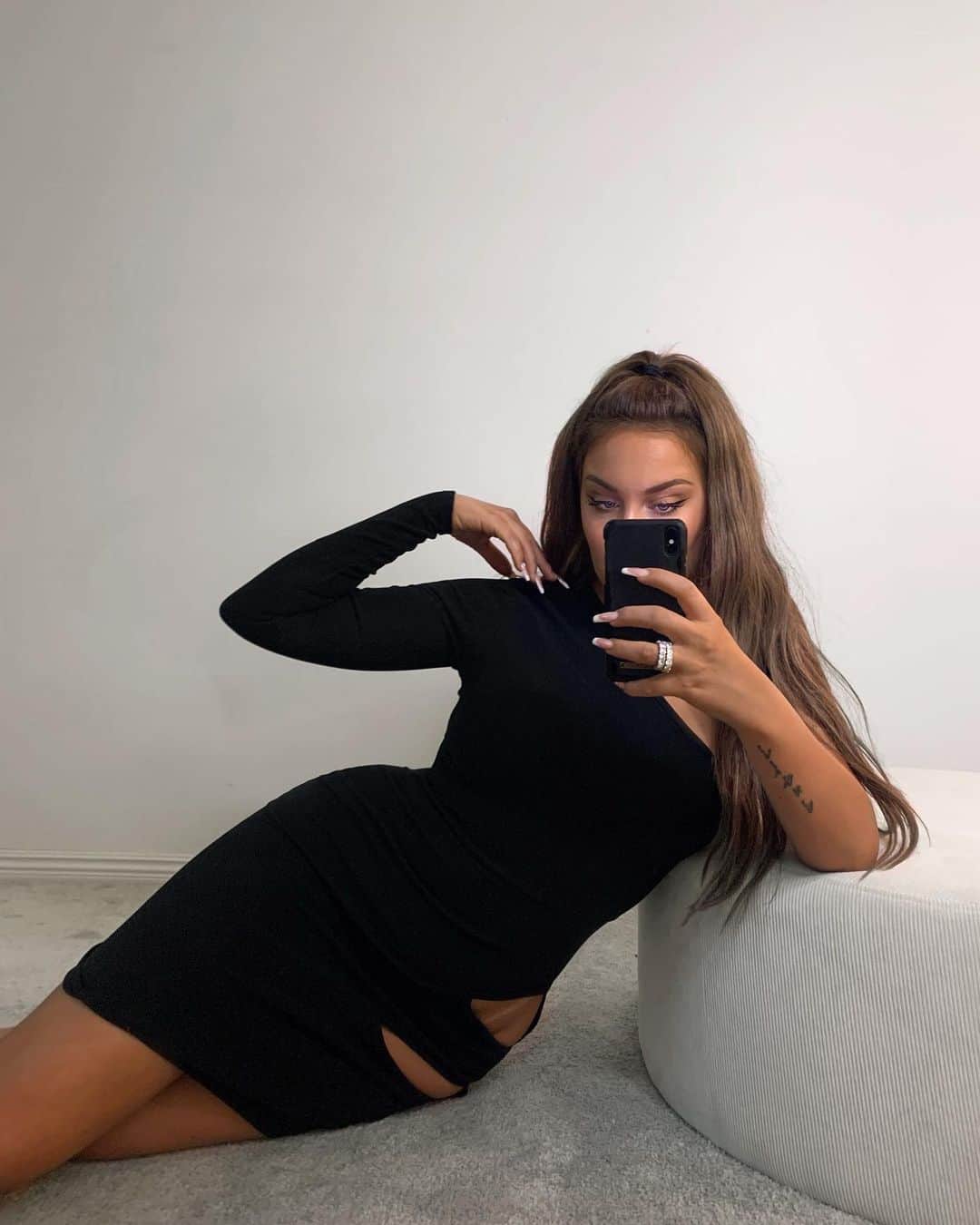 ファニー・リックマンのインスタグラム：「Paid post with @boohoo // Christmas szn makes me dress up even when I’m staying in ✨ Full fit @boohoo」