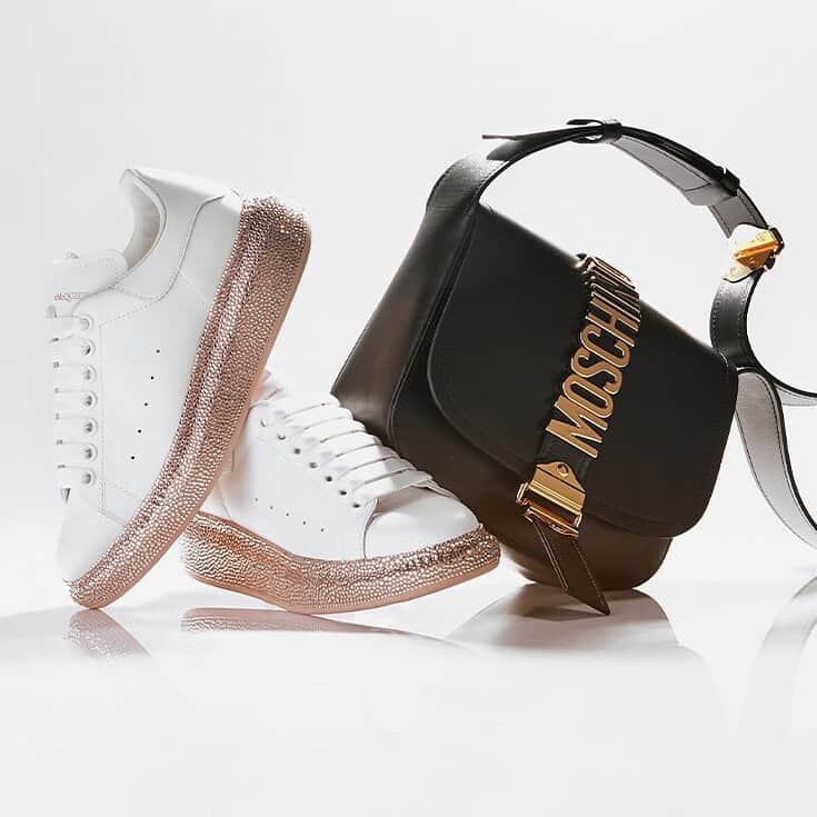GILTのインスタグラム：「A gift for you: #Moschino, #AlexanderMcQueen, and more downtown-cool luxe. Tap to shop.」