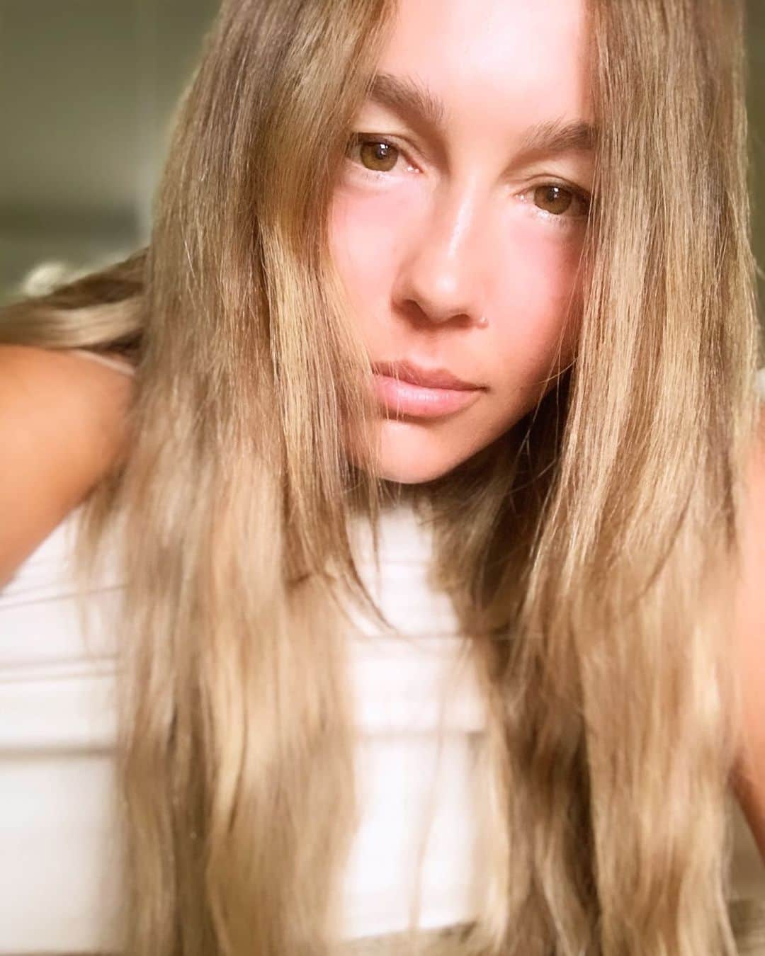 シャーニ・ヴィンソンさんのインスタグラム写真 - (シャーニ・ヴィンソンInstagram)「🛌 🙍🏼‍♀️ #goodmorning #bedhead #bedroomeyes #browneyedgirl #hair #iwokeuplikethis」12月10日 5時09分 - sharnivinson