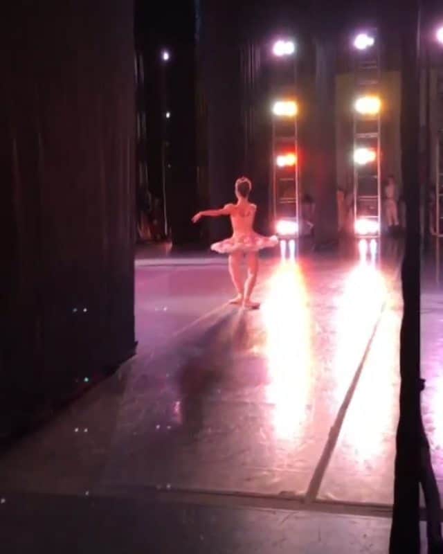 Lily Saito (齊藤莉理)のインスタグラム：「ONLY 9 DAYS LEFT until @nashvilleballet 's Nutcracker is LIVE on @newschannel5 ! Swipe to see how you can tune in on Dec 18 7PM CT (Easiest way is through the link: www.newschannel5.com/live )  People anywhere can tune in! Mark your calendars y'all! 💕 #Nutcracker #NashvilleBallet #NewsChannel5 #Film」