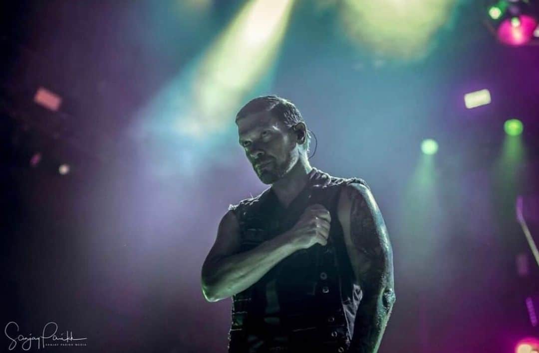 Shinedownさんのインスタグラム写真 - (ShinedownInstagram)「Remember you are stronger than you think you are... 💪 #wednesdaywisdom @thebrentsmith   📷 @sanjayparikhphoto」12月10日 5時36分 - shinedown