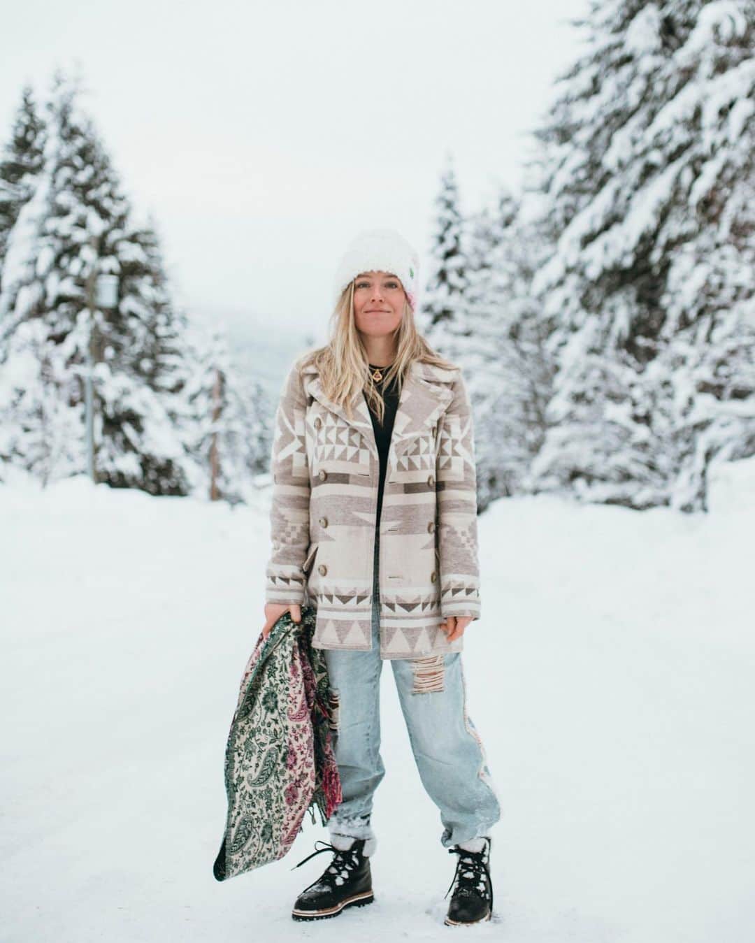 ジェイミー・アンダーソンのインスタグラム：「❄️ 🤍 ❄️」