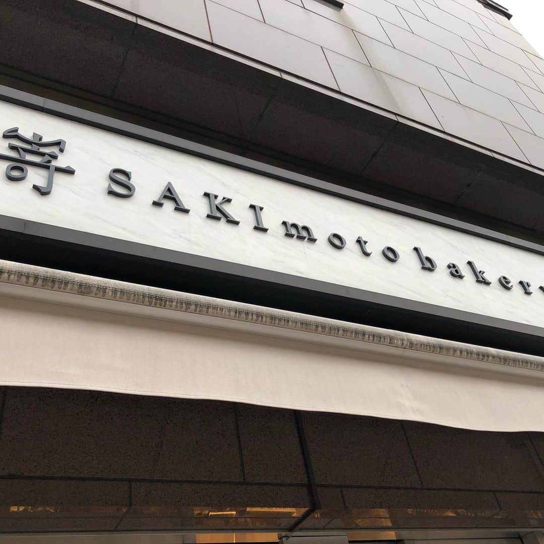 世手子さんのインスタグラム写真 - (世手子Instagram)「Appointed as Sakimoto Official Ambassador🍞✨ Take out high-quality bread🥪🥯🥐 I enjoyed both deli and dessert🍽（＾＿＾）☆ @shokupan_sakimoto #嵜本食パン の田園調布店に行ってきたよ（^人^） #極美ナチュラル食パン と #極生ミルクバター食パン で #テイクアウトご飯 ٩(๑❛ᴗ❛๑)۶ デリでもデザートでもアレンジ次第で楽しめるパン(*^ω^*) 食感、舌触り、喉越しがよい✨✨ 毎日食べたくなるパン(*'ω'*) デリは海老カツ挟んだよ(*'▽'*) デザートとしては クルミと初蜜かけるのもオススメ(^-^)v そのままでも焼いても美味しい⭐️⭐️ #嵜本ベーカリーカフェ  #嵜本ベーカリー  #嵜本ベーカリー田園調布店  #食パンテイクアウト  #テイクアウトグルメ  #テイクアウトランチ  #takeout #takeoutlunch  #食パンアレンジ #食パンレシピ  #食パン専門店  #@meeeeme_official」12月10日 16時34分 - rojide