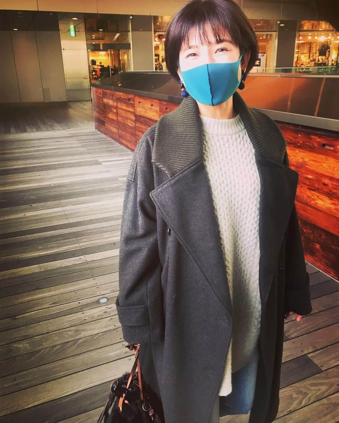 小西ゆりなさんのインスタグラム写真 - (小西ゆりなInstagram)「今日は前髪がしっくりきた日🙋‍♀️✨ #前髪 #しっくりきた気がする #男の子ママ #ママコーデ #カラーマスク #マスク#marni #bag #denim #moussy #unitedarrows #zara #kbf #code #ショートヘア #ショートカット」12月10日 15時02分 - yurina_konishi