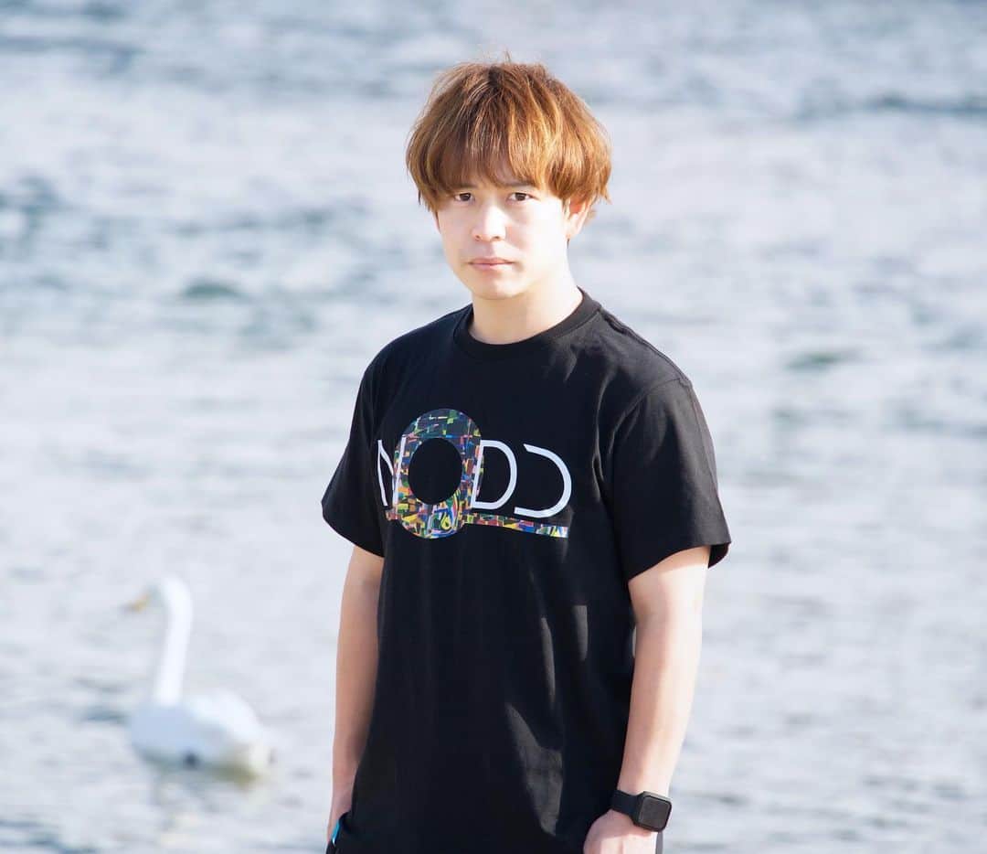 石田太志のインスタグラム：「I’ve got @nodd_jp T-shirt. This is great design. ･ #footbag #taishiishida #freestyle #soccer #follow #worldchampion #performance #performer #instagramer #hackysack #nodd #design #tshirt」