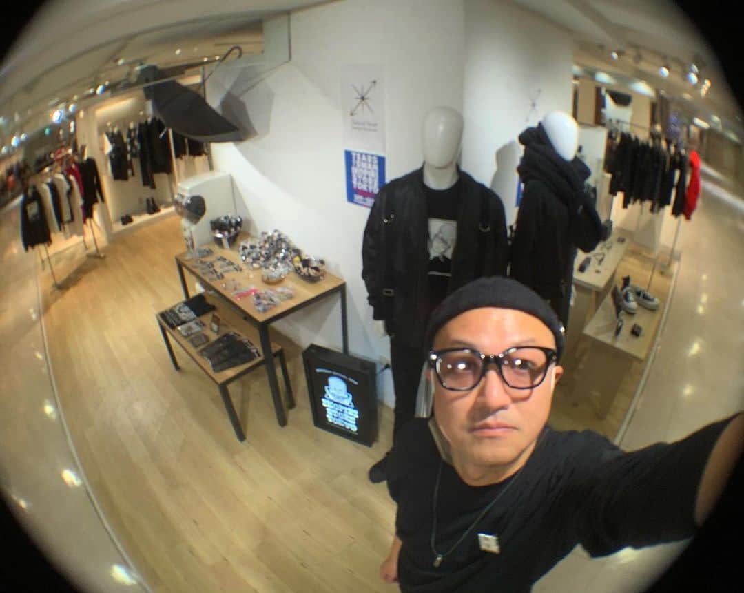 のインスタグラム：「POP UP SHOP TOUR in 東京、2日目です!! 店頭にて皆様のご来店をお待ちしておりますので宜しくお願い致します😊🏬🕴  TEARS OF SWAN IKOPIRI $TORE TOK¥O POP UP SHOP TOUR2020 IN TOKYO AT SEIBU IKEBUKURO  DAY:2020.12/9(水)〜15(火) PLACE:〒171-8569　豊島区南池袋1-28-1 SHOP:西武池袋本店3階（南ゾーンB10）＝婦人服フロアイベントスペース TEL:03-6303-2056(お問い合わせ電話番号/Tears of Swan atelier shop)  @tears_of_swan  #tearsofswan  #ikopiristoretokyo  #seibuikebukuro  #西武池袋本店」