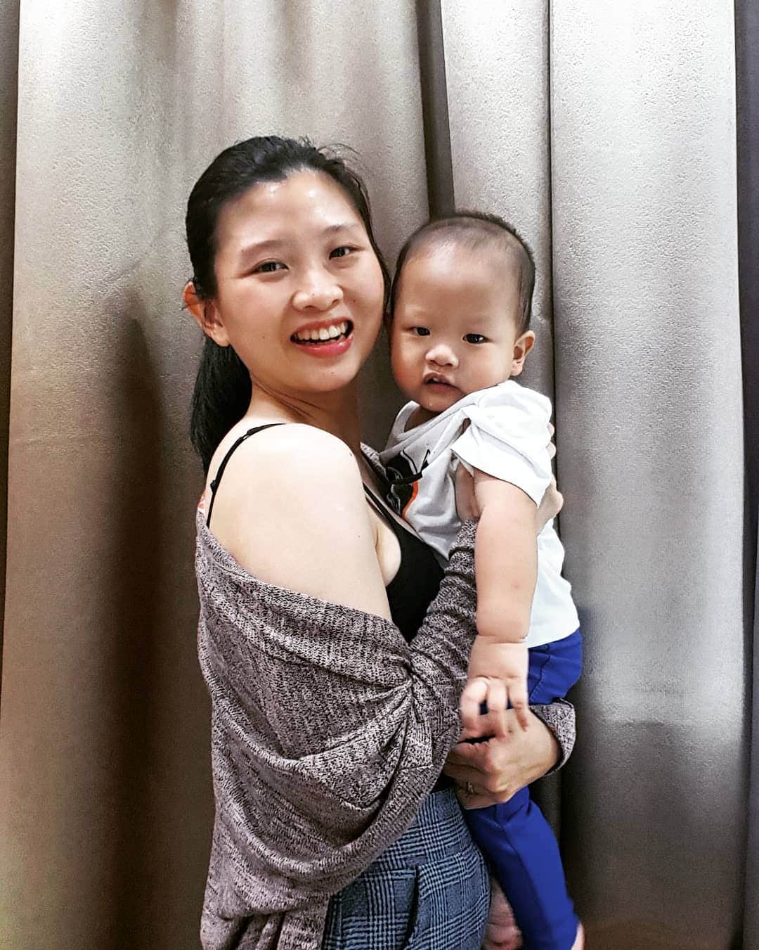 デビー・スサントのインスタグラム：「A Smile is the best make up a girl can wear 💙 Sudah kah kamu tersenyum hari ini ? 💖」