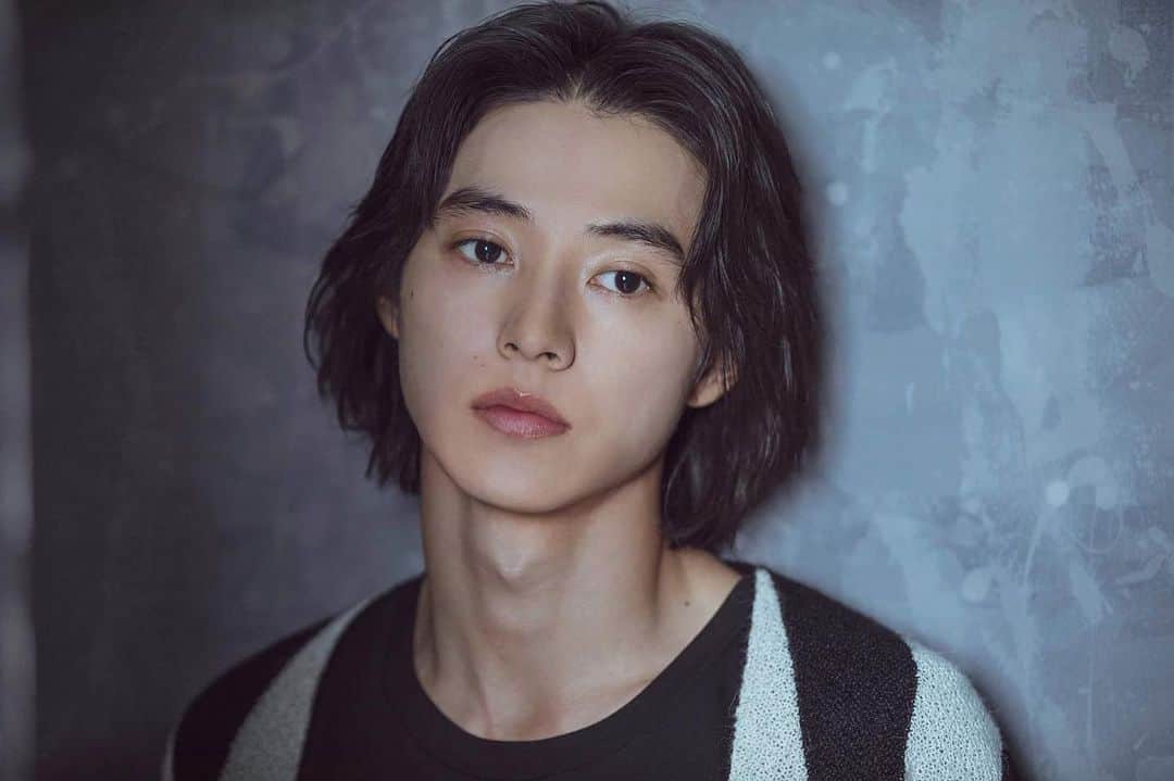 TOWAのインスタグラム：「📷by me of Kento Yamazaki san for cinematoday & @netflixjp   #山﨑賢人 さん  #Netflix 『#今際の国のアリス』#AliceinBorderland  https://www.cinematoday.jp/interview/A0007570」