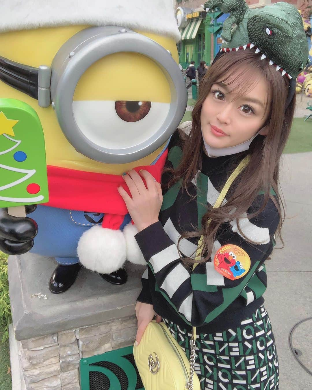 篠田じゅりのインスタグラム：「ユニバーサルスタジオジャパン  #ユニバ#大阪#ユニバーサルスタジオジャパン  #寒すぎ#💓#キャバクラ#キャバ嬢#KENZO #アリスアンドオリビア#ユニバコーデ」